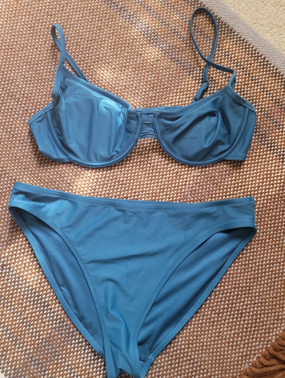 New Women's Old Navy Blue Underwire Bikini Set with matching Sarong Cover - Picture 2 of 4